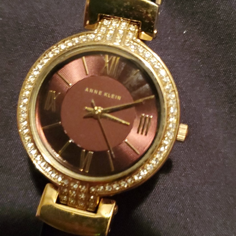 Watch - Picture 2 of 3